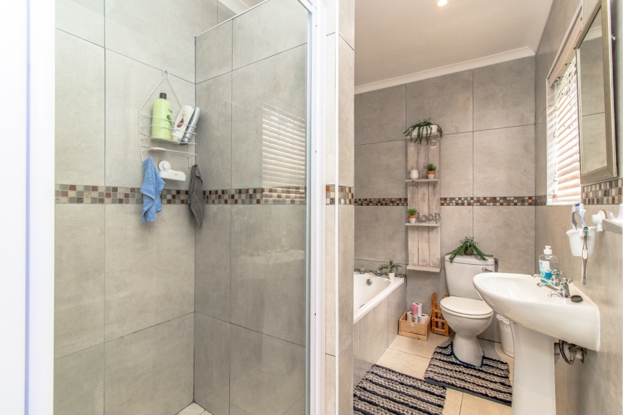 3 Bedroom Property for Sale in Franskraal Western Cape
